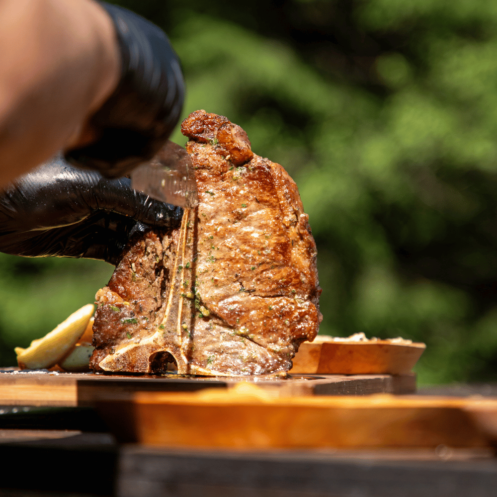 A serpenyőben pihenő T-Bone steak