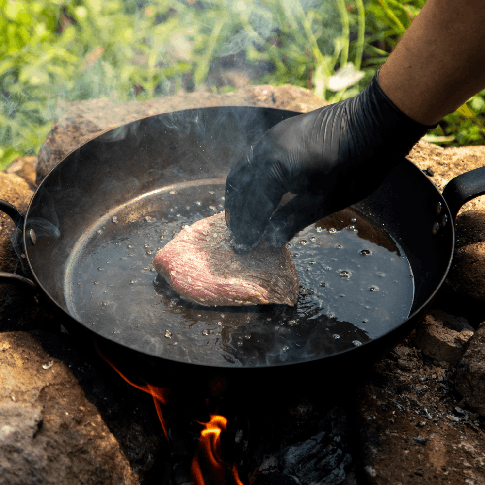 Picanha rumenită în tigaie, stropită cu unt